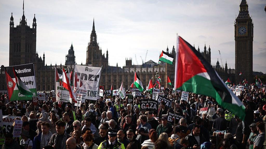 Tens of thousands attend pro-Palestinian march in London - BBC News