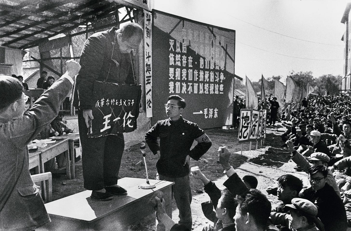 http://www.nybooks.com/wp-content/uploads/2016/01/li-zhensheng.jpg