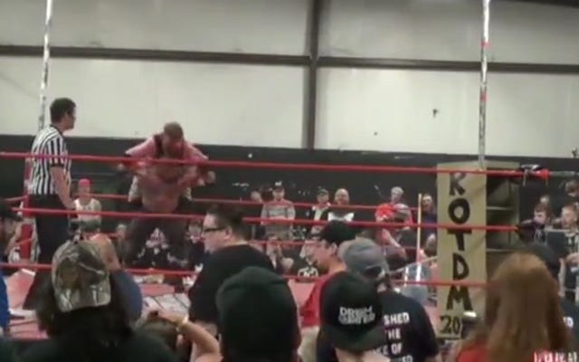 [Screenshot: SHLAK about to put Murdoch into the filing cabinet]