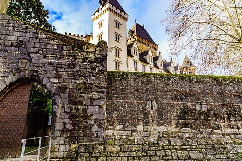 Pau castle backdoor to the alley