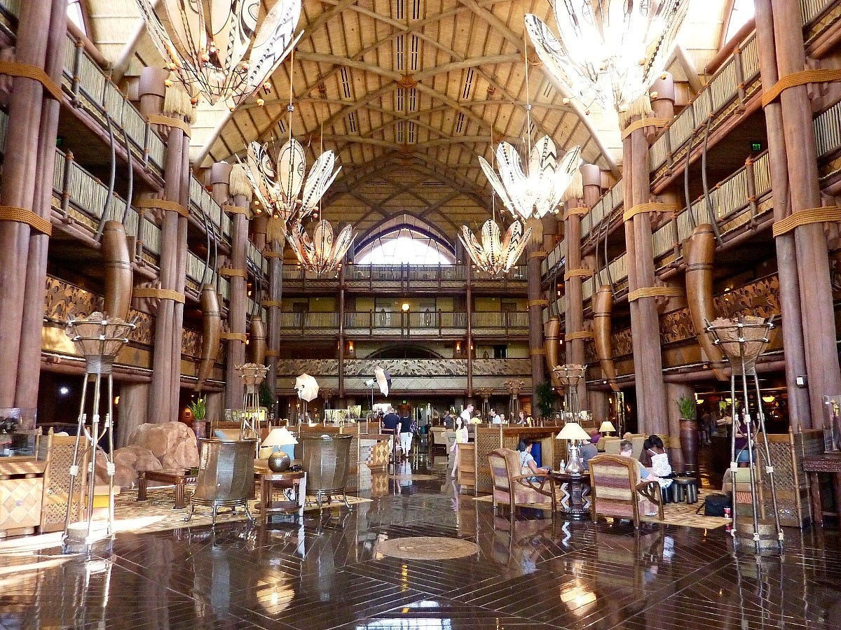 The lobby at Disney's Animal Kingdom Lodge in 2010. Image: Dunderklumpen via Wikimedia Commons The lobby at Disney's Animal Kingdom Lodge in 2010. Image: Dunderklumpen via Wikimedia Commons