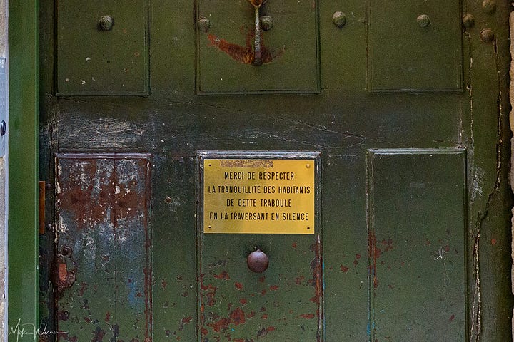 Traboule entry and sign