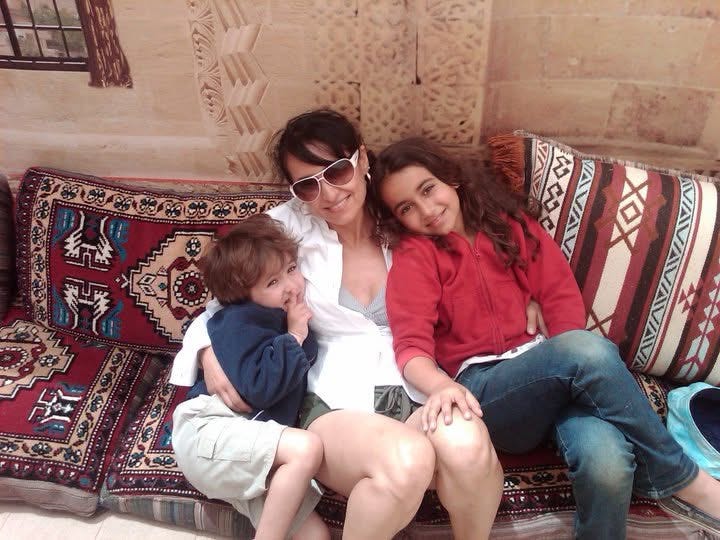 Chef Mareya and her kids snuggled up on the couch