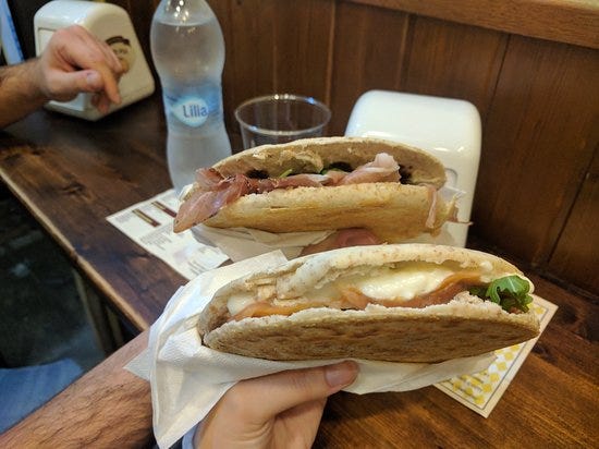 https://media-cdn.tripadvisor.com/media/photo-s/0e/22/74/c2/l-or-ma-crescenterie.jpg