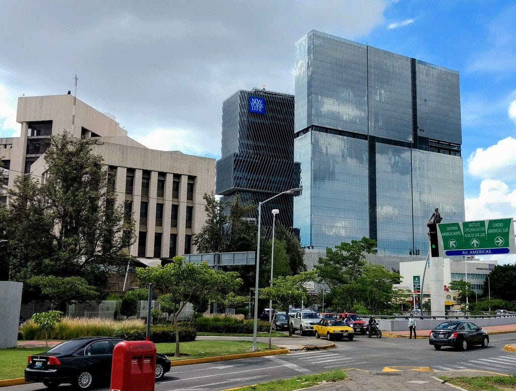 Rascacielos en la glorieta colon Rascacielos en la glorieta colon