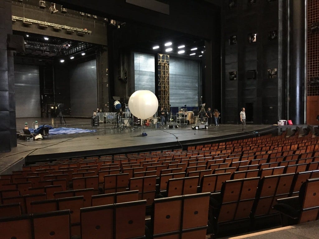 The main stage of Opera Bastille from the audience, with a helium-filled lighting balloon in the center The main stage of Opera Bastille from the audience, with a helium-filled lighting balloon in the center