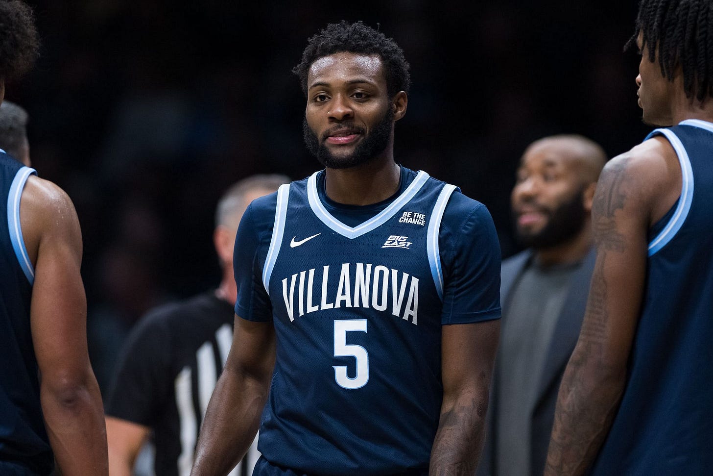 WATCH: Fight almost breaks out as Villanova's Wooga Poplar swings his arm  towards Georgetown's Thomas Sorber