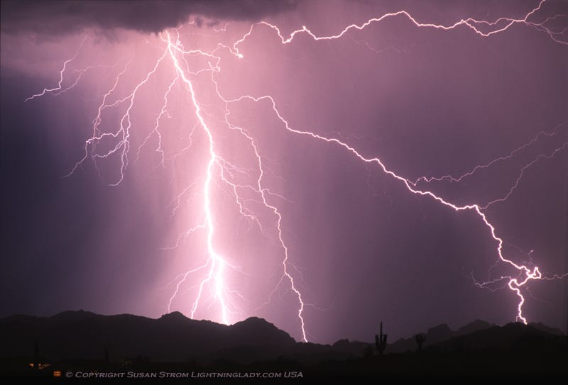Chasing the Desert Lightning - DesertUSA