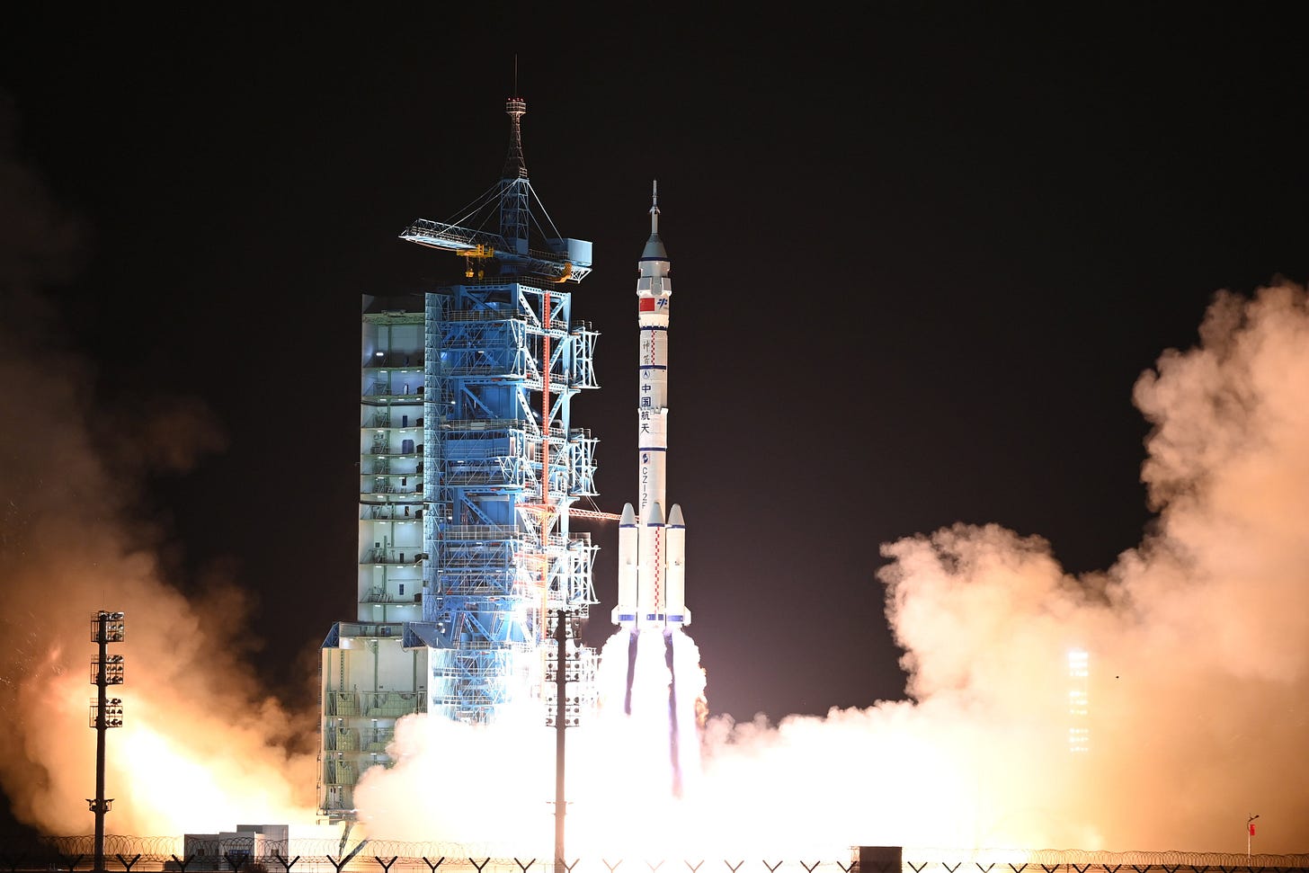 The Long March 2F/G Y19 vehicle for the Shenzhou-19 mission lifting off from the Jiuquan Satellite Launch Center. The Long March 2F/G Y19 vehicle for the Shenzhou-19 mission lifting off from the Jiuquan Satellite Launch Center.
