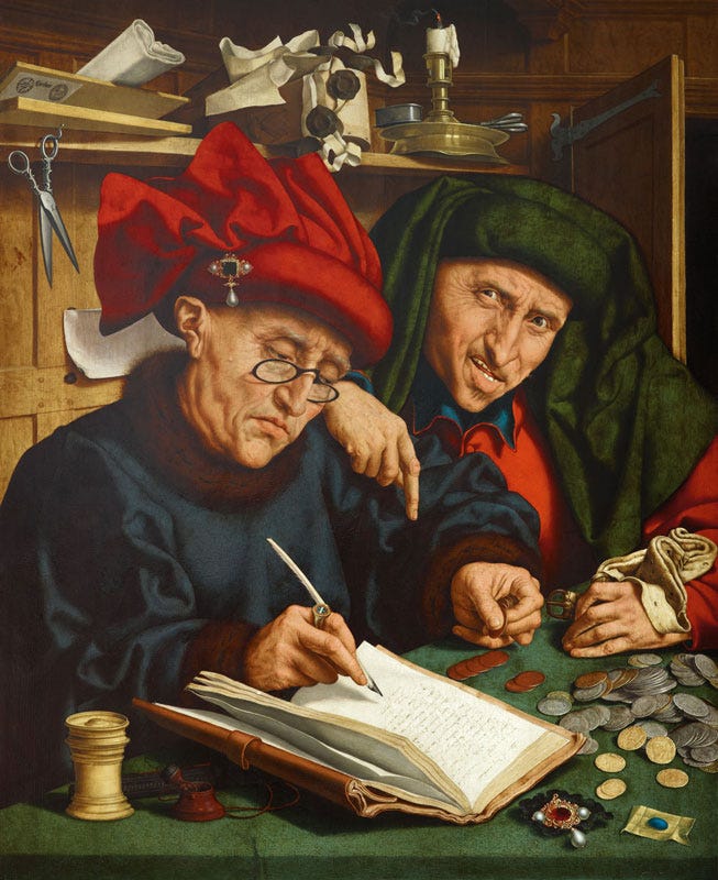 Pintura ‘Os Cobradores de Impostos’ (c. 1520) de Quinten Massys. Dois homens, vestindo roupas do século XVI, estão sentados diante de uma mesa com moedas e um livro de registros. Um deles conta dinheiro com expressão concentrada, enquanto o outro escreve, sugerindo uma cena de corrupção ou ganância. Detalhes realistas nas texturas das roupas, nas moedas e nos rostos caracterizam o estilo do Renascimento Nórdico. Obra exposta no Museu do Louvre, França.