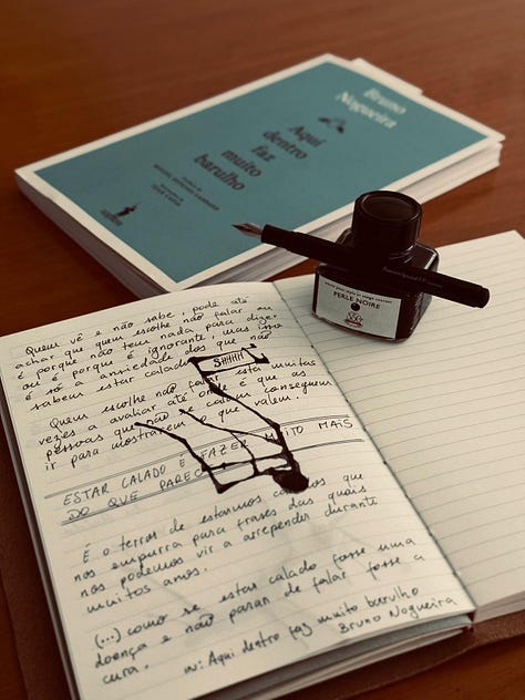 Estou convencido de que as canetas e o papel me trouxeram uma conexão parcialmente perdida entre os meus pensamentos e a linguagem, a elaboração do texto.