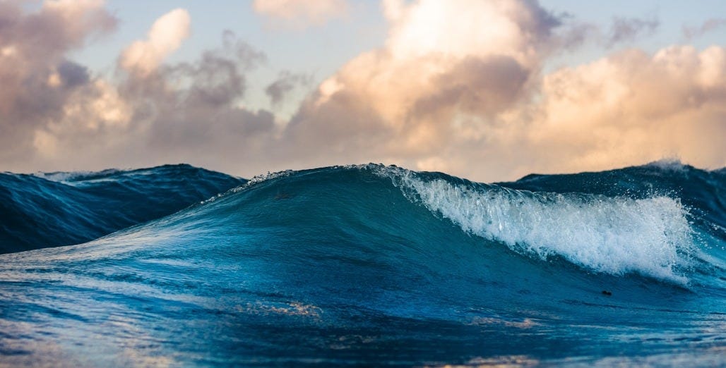 ocean wave during daytime ocean wave during daytime