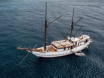 5033f2d77d18f9a1d0a619e1fbf059092fab205d 01c ondina small