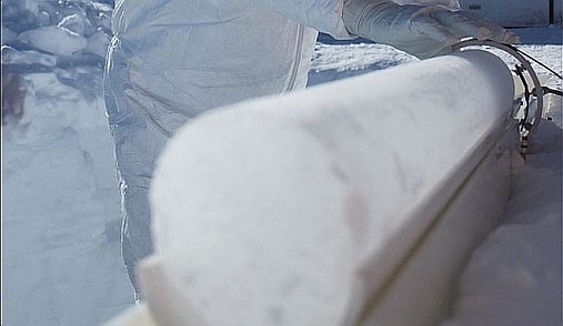 Ice-cores and data about sulfate flux over Greenland and Artica tell us more about the climate in the past. Photo: Michael Sigl
