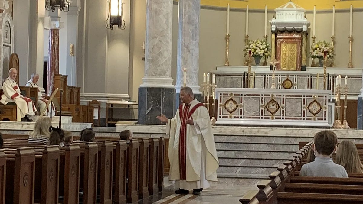 Bishop Rick Stika, former bishop of Knoxville, dies at 68