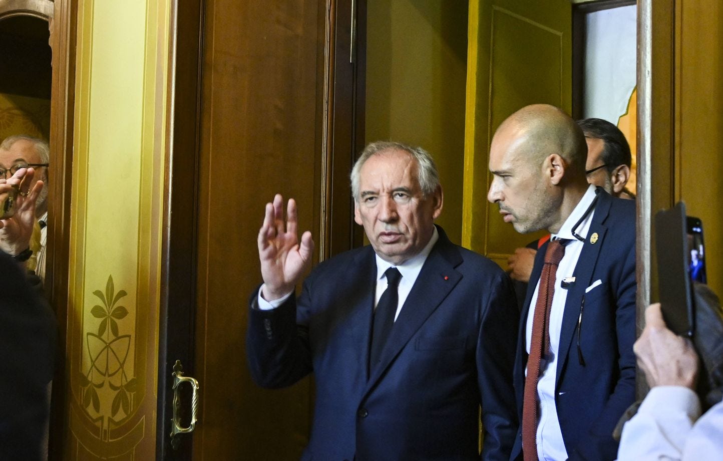 François Bayrou a présenté sa démission à Emmanuel Macron ce mardi, au lendemain du vote de l'Assemblée contre la confiance au gouvernement.