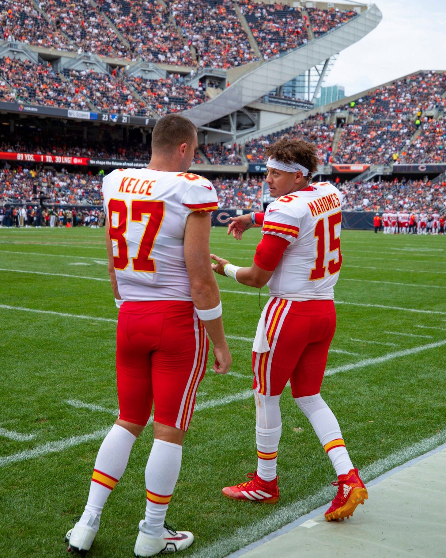 Patrick Mahomes und Travis Kelce Patrick Mahomes und Travis Kelce