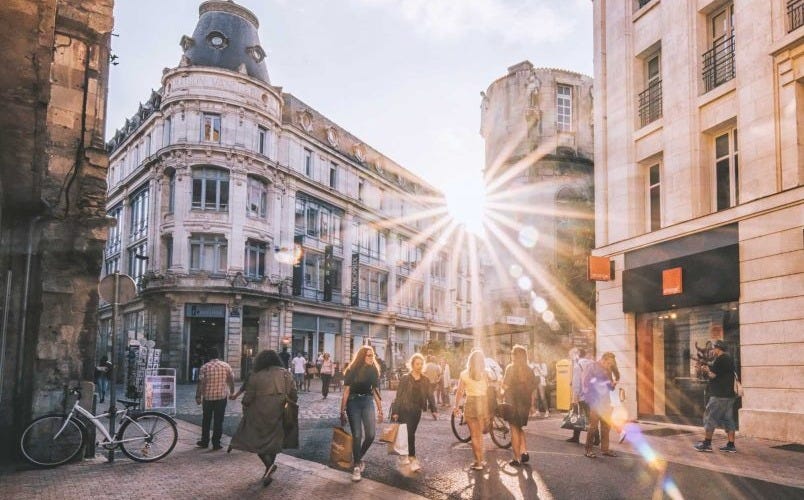 Pedestrian street Cordeliers shopping center Poitiers Tourist Office Grand Poitiers VisitPoitiers