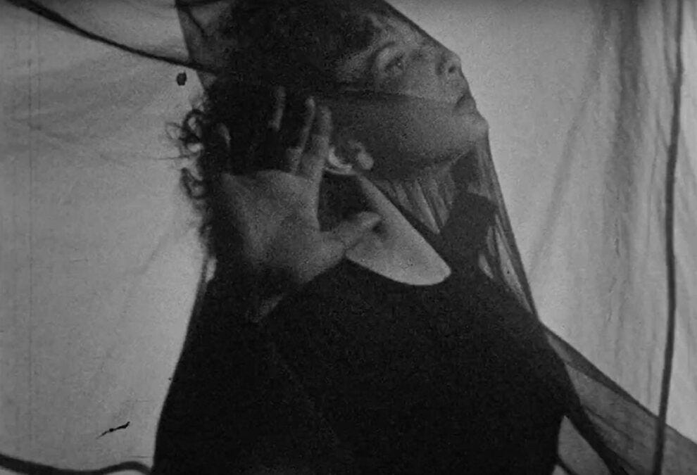Film Road to Halloween: Maya Deren's Meshes of the Afternoon (1943) -  Filmotomy