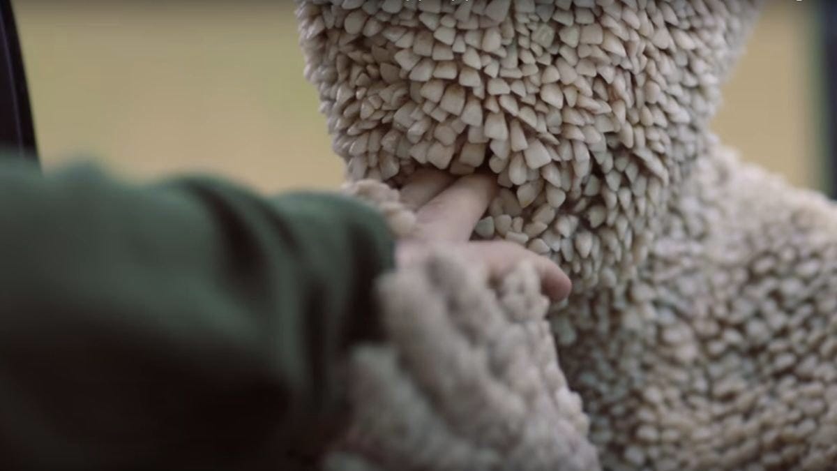 N°13 / le Tooth monster dans Channel Zero : Candle Cove. Un humanoide recouverts de dents. Aussi simple que terrifiant <3 N°13 / le Tooth monster dans Channel Zero : Candle Cove. Un humanoide recouverts de dents. Aussi simple que terrifiant <3