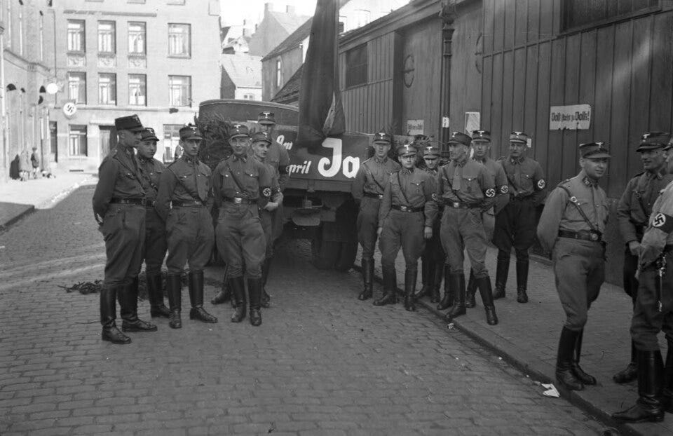 File:Propaganda der Sturmabteilung (SA) anlässlich der Reichstagswahl und der nachträglichen Volksabstimmung zum Anschluss Österreichs am 10.04.1938 (Kiel 43.135).jpg