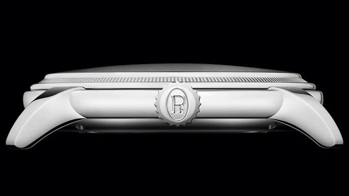 The Toric case features newly redesigned lugs that wear comfortably on the wrist. The Toric case features newly redesigned lugs that wear comfortably on the wrist.