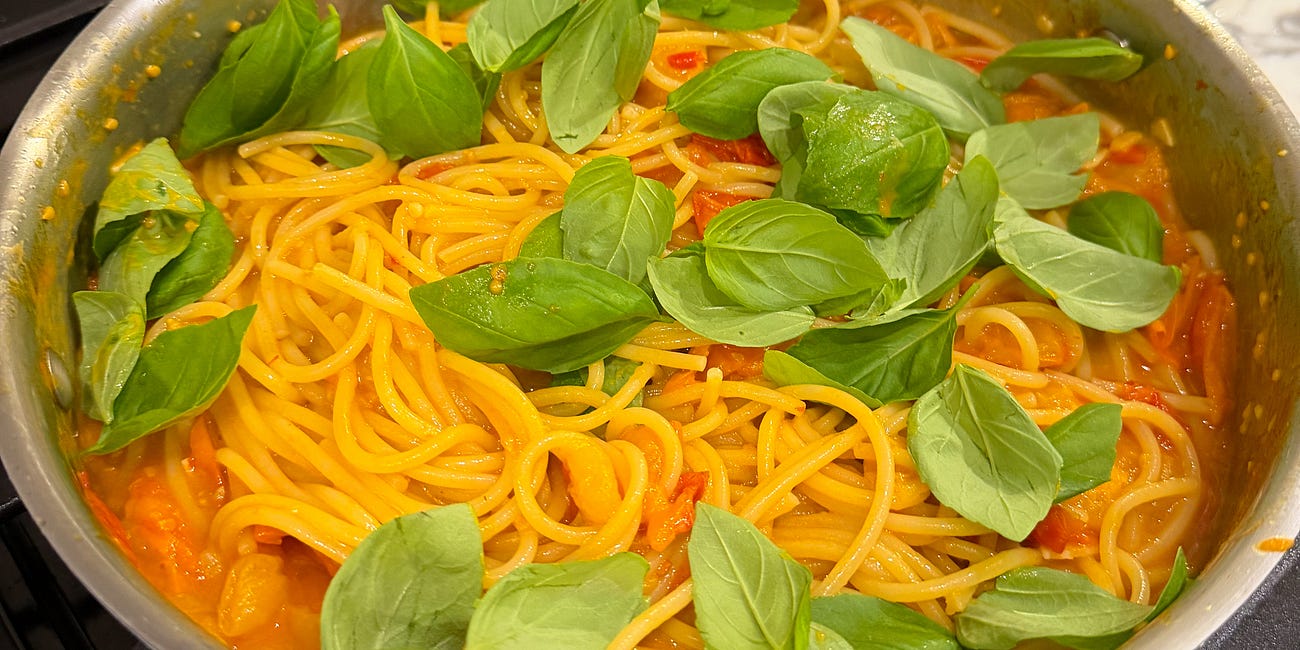 The Spicy Cherry Tomato & Basil Pasta I'm Obsessed With 