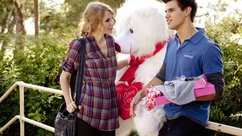Valentine's Day (2010): finding beauty and brilliance in a so-called “bad”  movie - The Strand