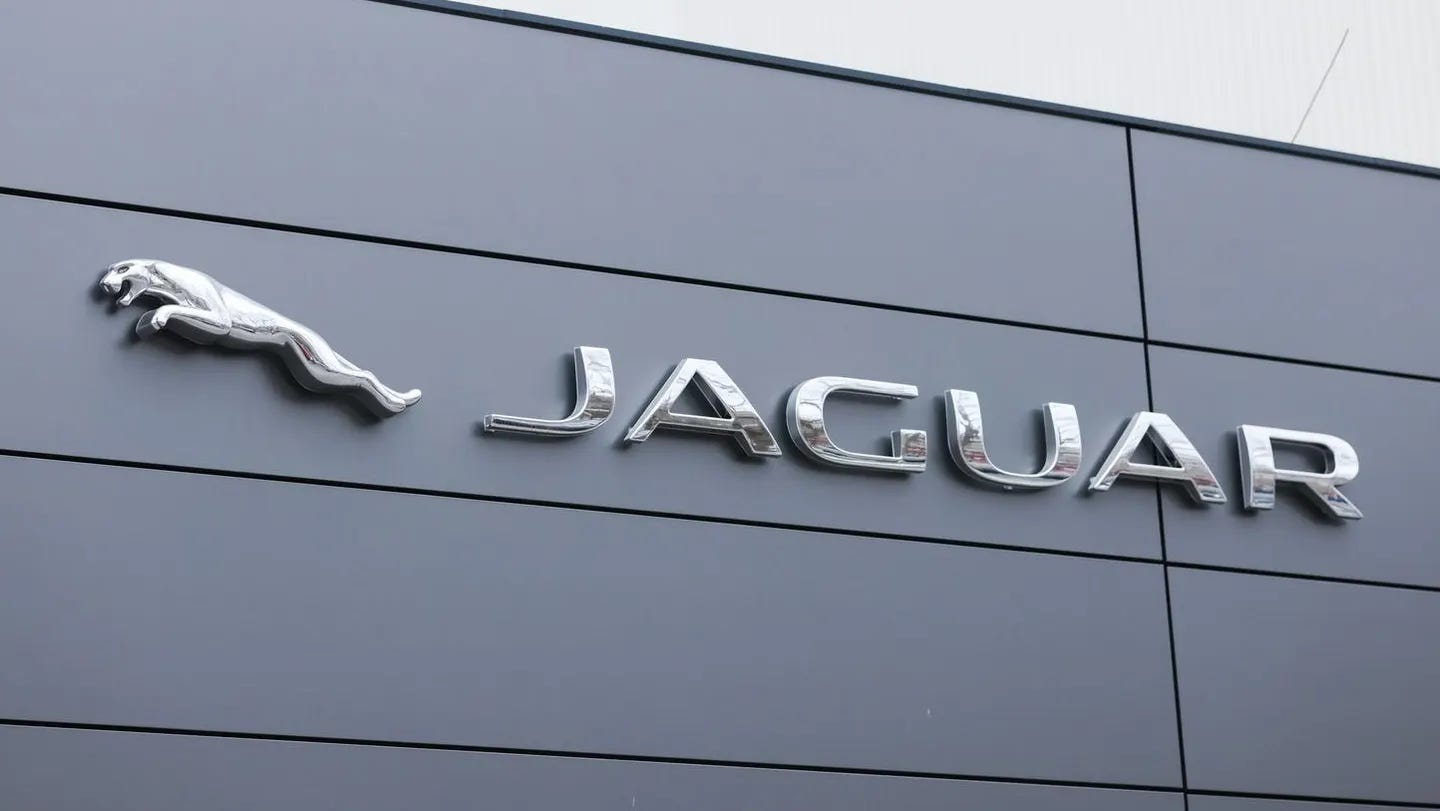 Lacração? Jaguar surpreende com campanha ousada e mudança de logotipo; Genialidade ou desastre comercial? - Revista Sociedade Militar Lacração? Jaguar surpreende com campanha ousada e mudança de logotipo; Genialidade ou desastre comercial? - Revista Sociedade Militar