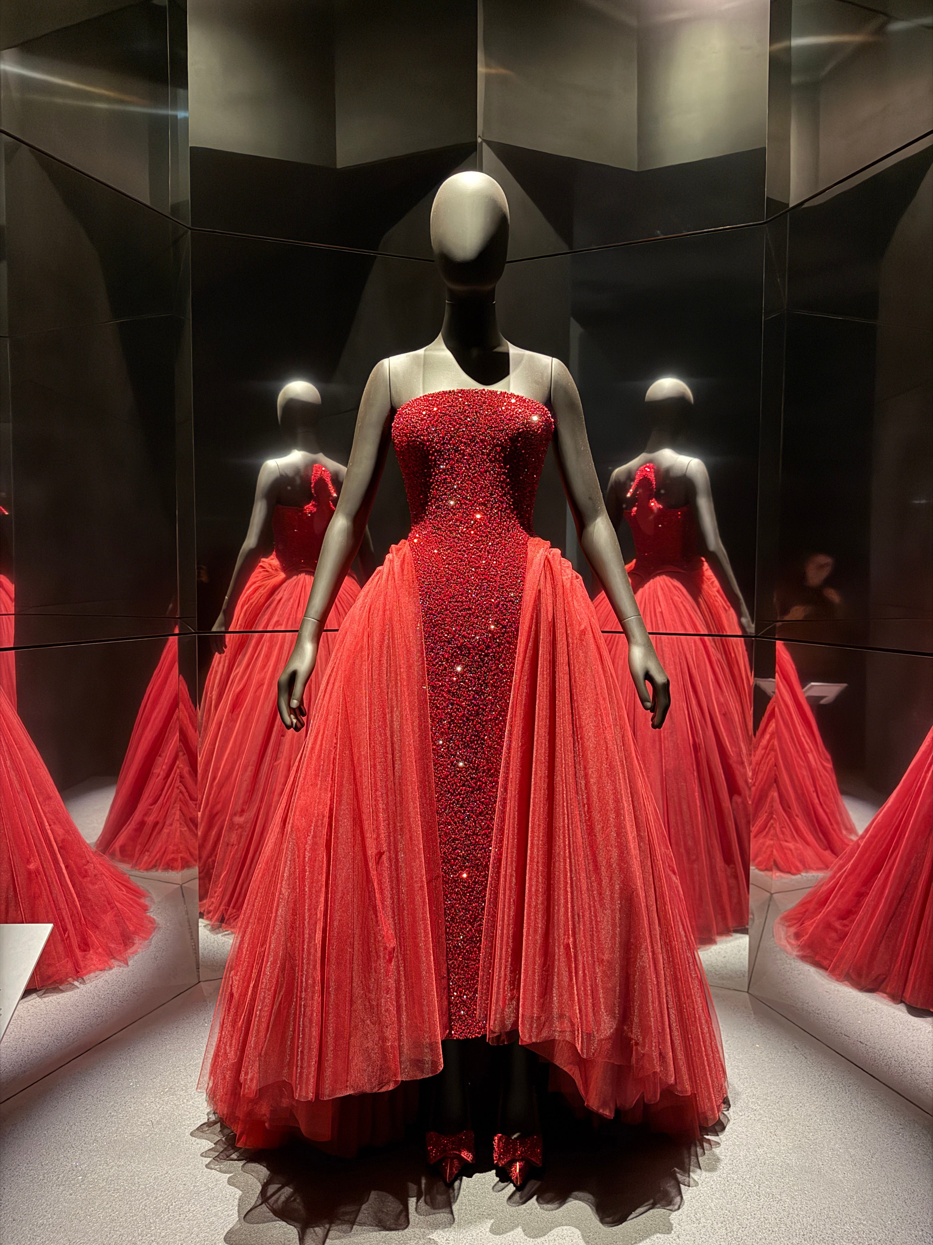 DESIGN POSTCARD: Elsa Schiaparelli