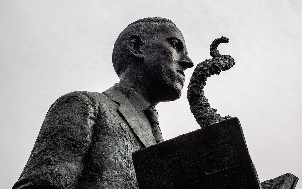 hp lovecraft statue