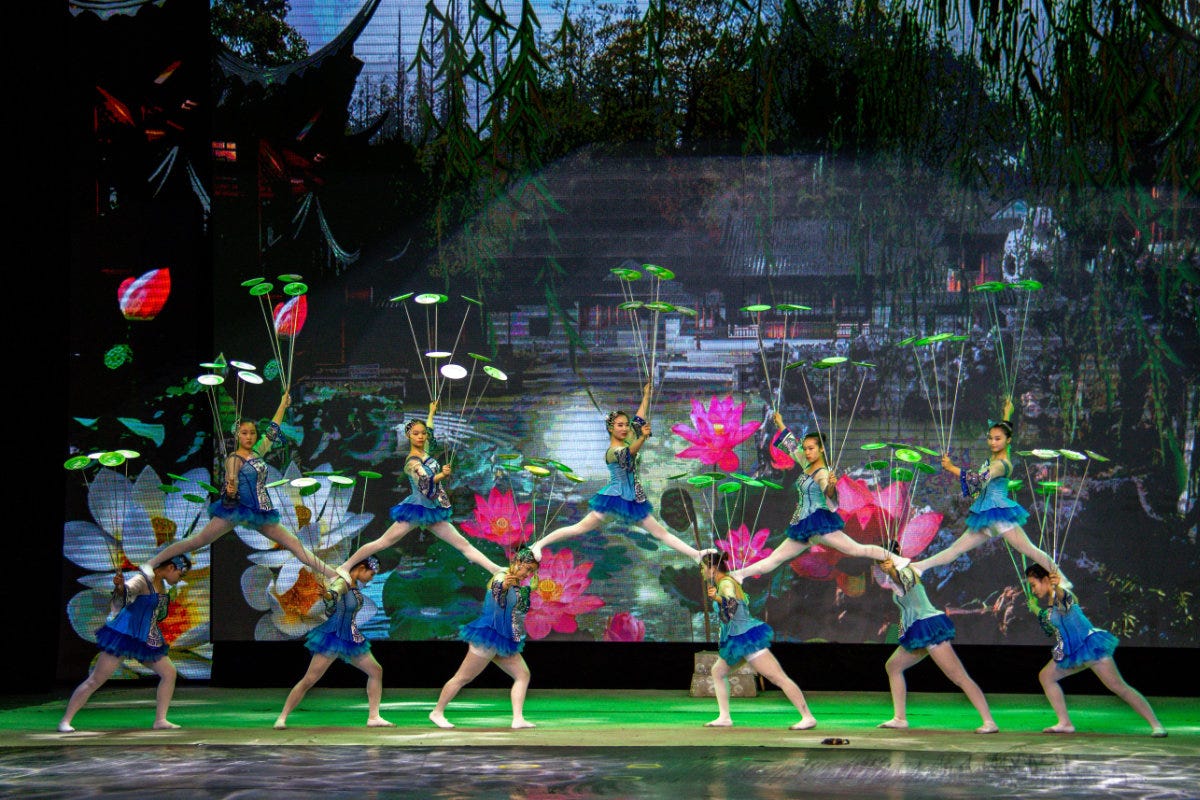 Dancers spinning plates Dancers spinning plates