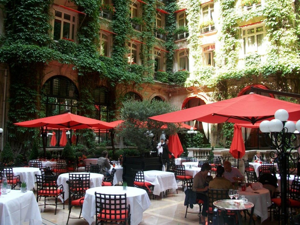 Le blog de Gilles Pudlowski – Les Pieds dans le Plat | Retour à la Cour  Jardin (Paris 8e)