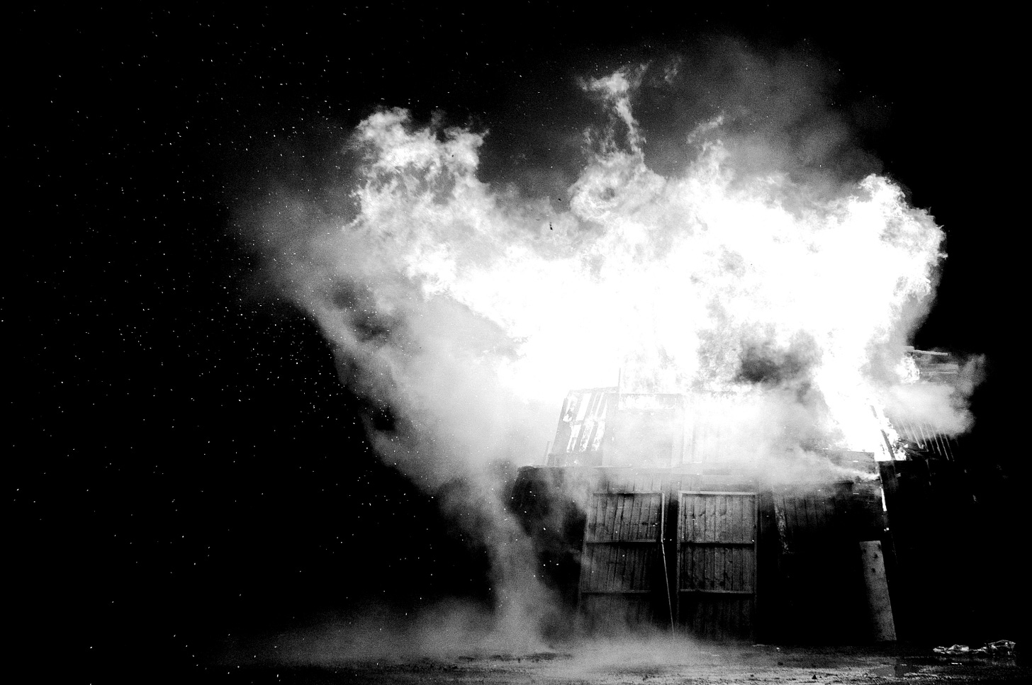 photo of burning house photo of burning house