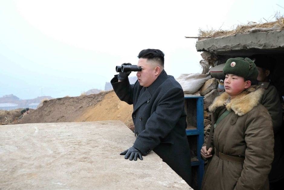 Kim Jong-un looking through a pair of binoculars : r/photoshopbattles Kim Jong-un looking through a pair of binoculars : r/photoshopbattles