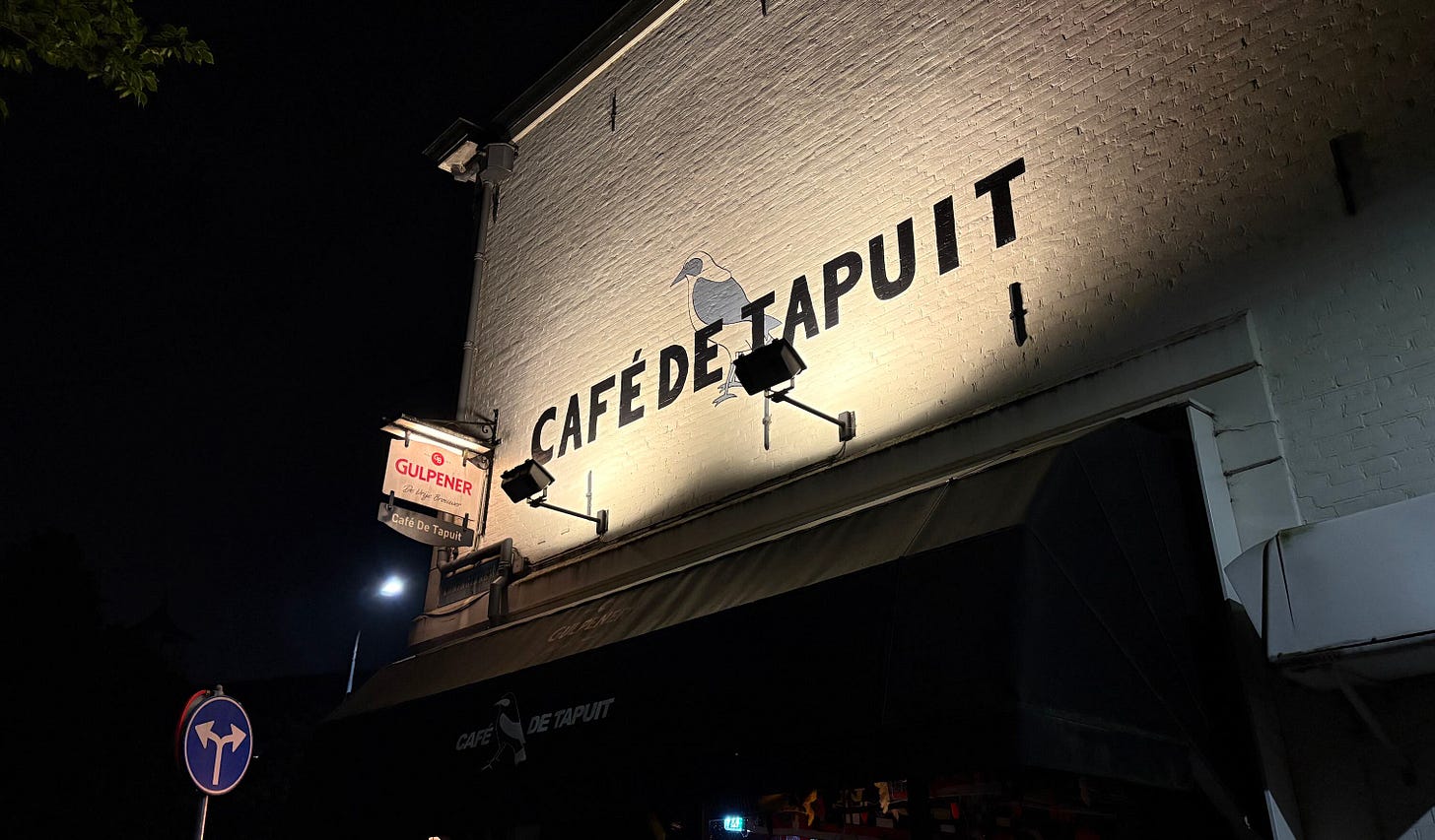 RO 261001 Cafe de Tapuit.jpg