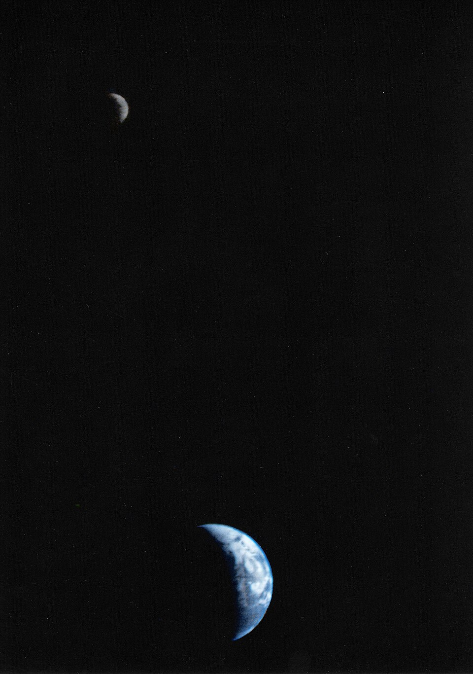 File:First Picture of the Earth and Moon in a Single Frame - GPN-2002-000202.jpg - Wikimedia Commons File:First Picture of the Earth and Moon in a Single Frame - GPN-2002-000202.jpg - Wikimedia Commons