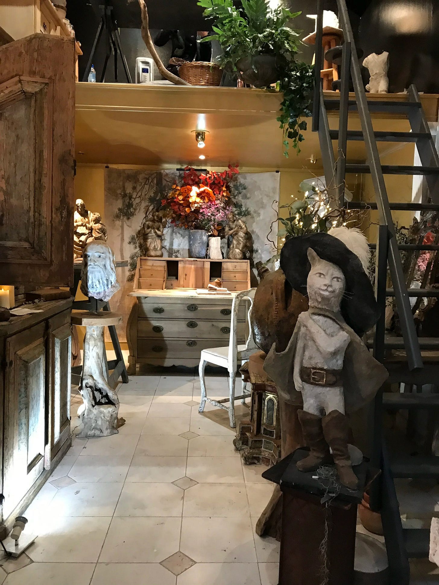  One of the eclectic home decor and antique furniture shops of Paris Flea Market, Puces de Saint Ouen within the Jules Valles Market 