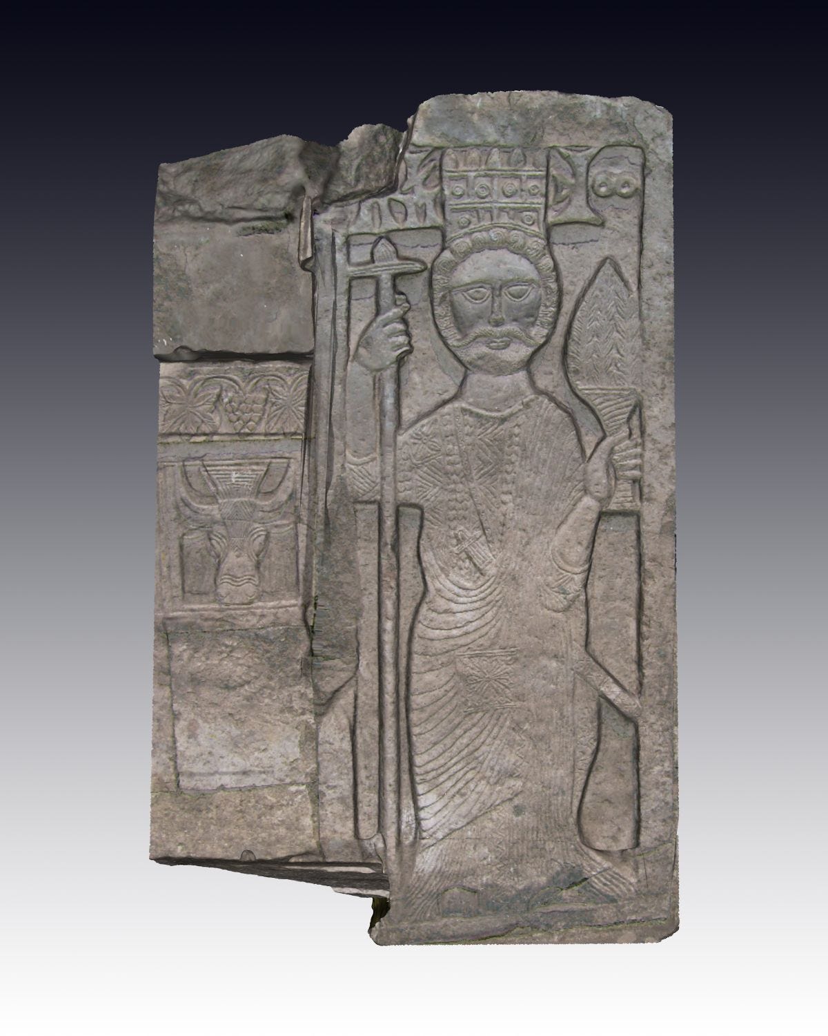 Figure 5 – Ẓafār (context z607), relief of the 'crowned man' (1.70 m height, Heidelberg Universität Expedition to Ẓafār).
