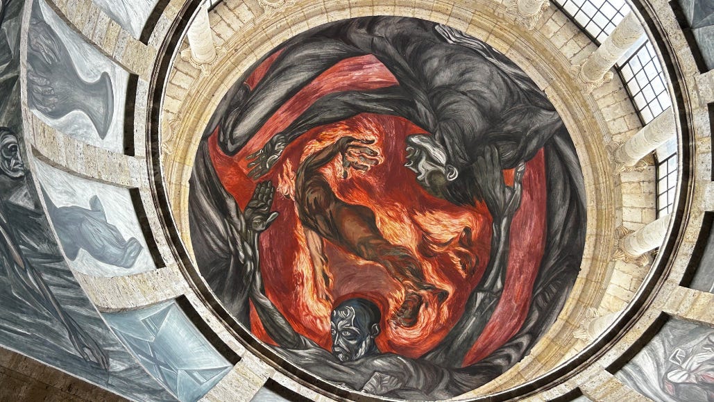 Title: El hombre de fuego en la cúpula del Museo Cabañas - Description: Vista amplia de la cúpula con la figura central envuelta en llamas, rodeada por figuras oscuras.