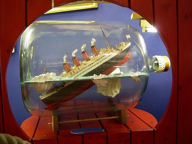 800px-Buddelschiff_Titanic