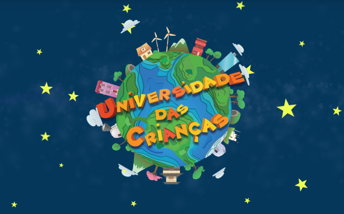 Logo: Universidade das Crianças em letras com tons amarelos e vermelhos em fonte irregular sobre um planeta Terra com montanhas, árvores, casas, prédios, observatórios. e nuvens. Ao fundo, o espaço estrelado.