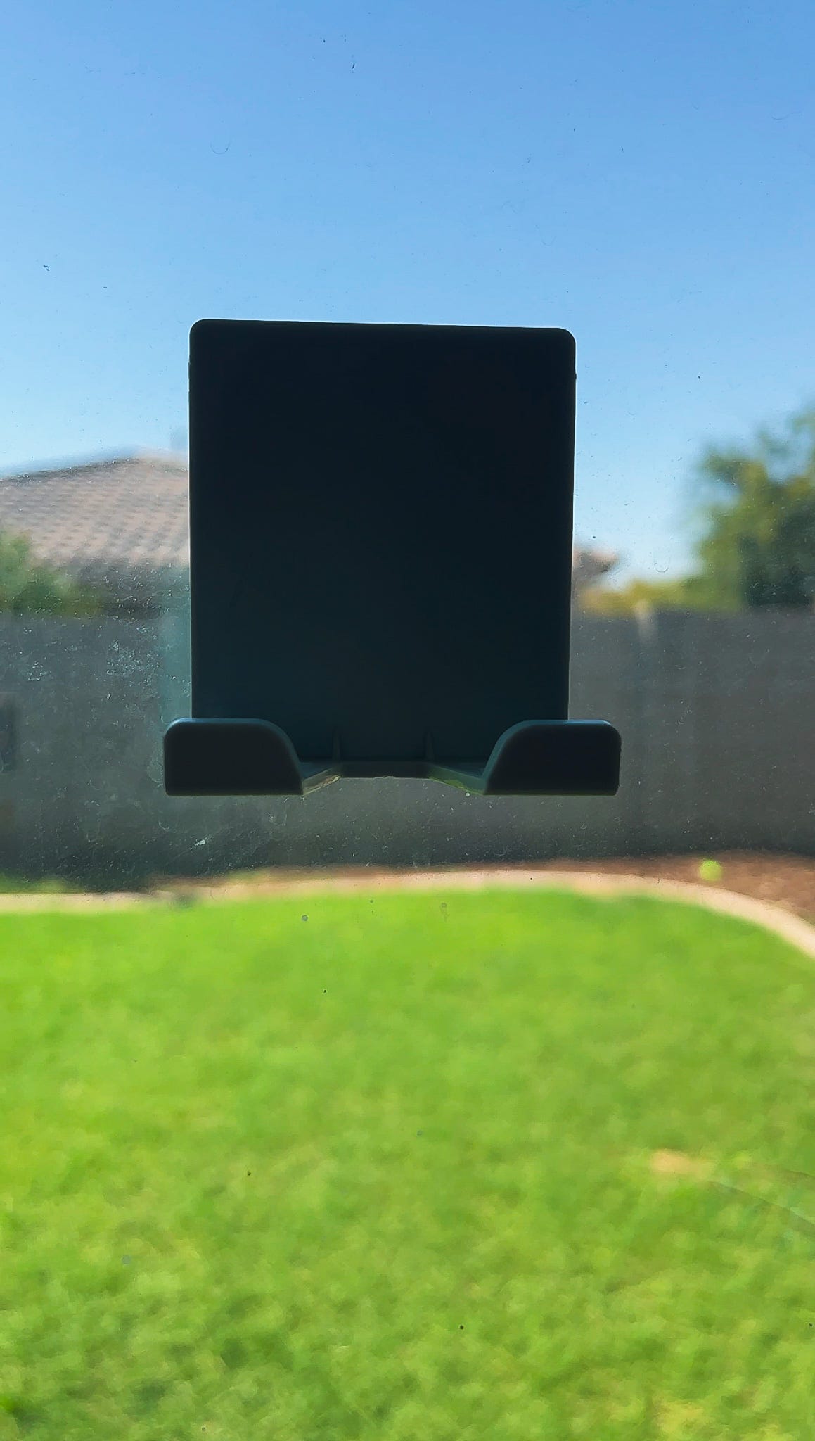 a photo of the airstik thing stuck to the window