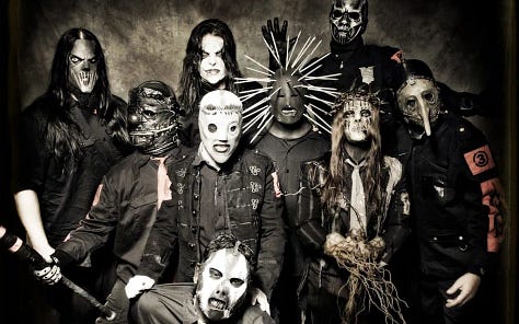 Fotografías de las bandas Ghost, Imperial Triumphant, Slipknot, Bone Cult y Gaerea, todas con miembros cubiertos por máscaras.