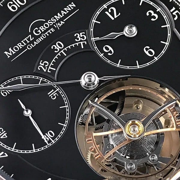 The section of the minute scale that’s missing appears near the center of the dial. The section of the minute scale that’s missing appears near the center of the dial.