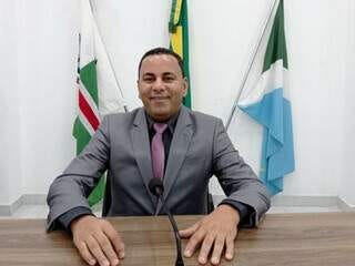 Vereador Jaime Aragão da Silva (Podemos) durante sessão na Câmara Municipal. (Foto: Reprodução)
