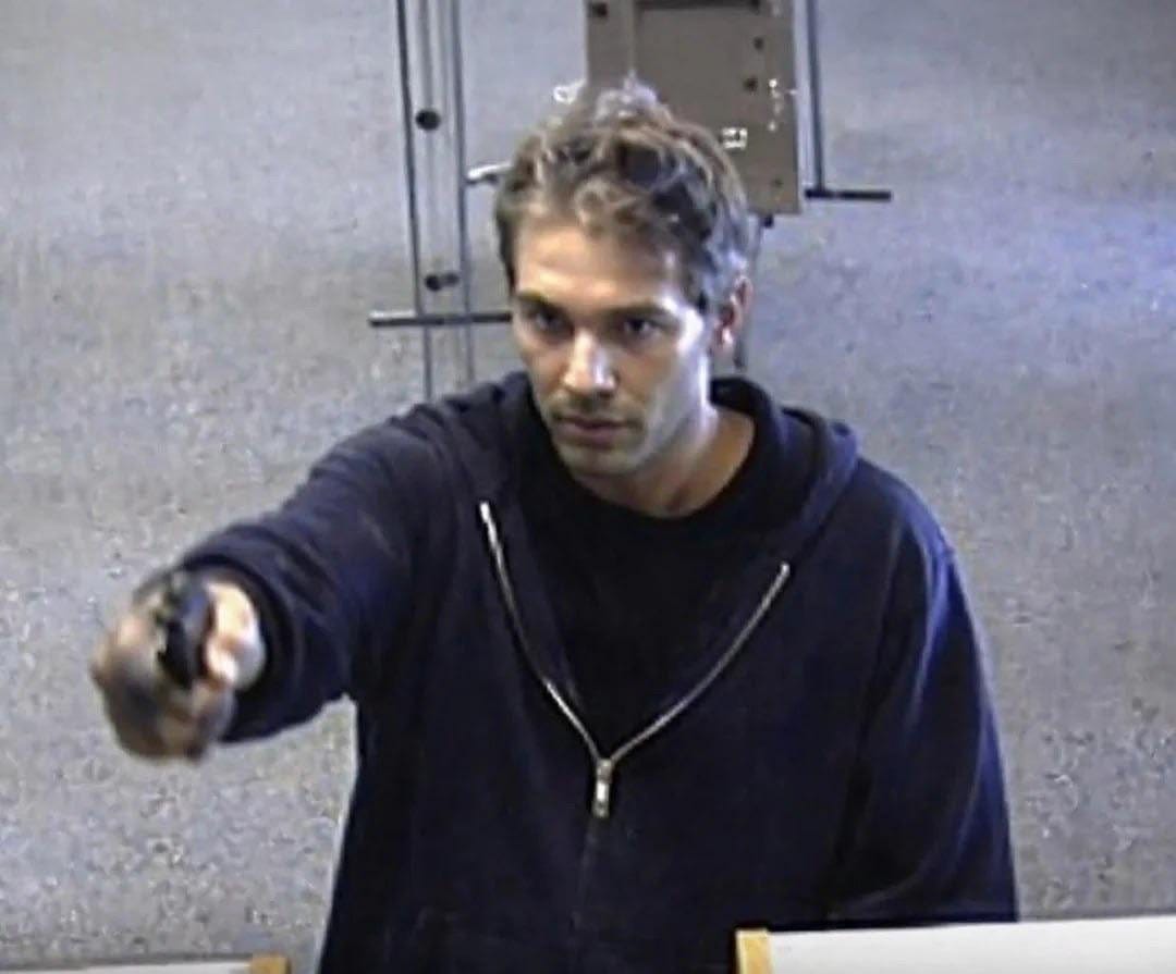 En 1995, McArthur Wheeler entró a robar dos bancos en Pittsburgh sin máscara. : r/HolyShitHistory En 1995, McArthur Wheeler entró a robar dos bancos en Pittsburgh sin máscara. : r/HolyShitHistory