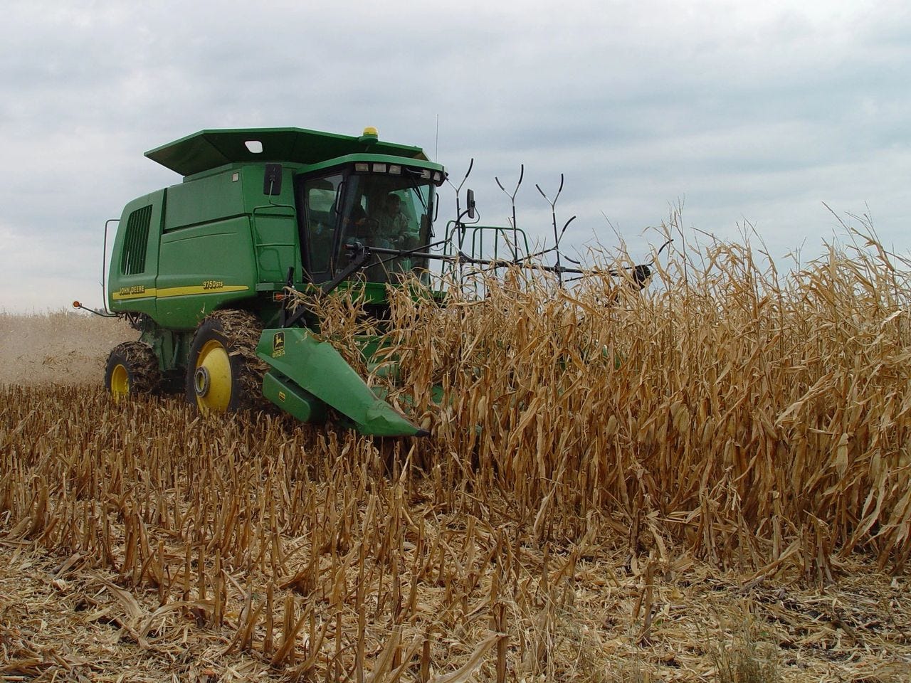 Harvesting corn stover. Idaho National Laboratory's photo, licensed as CC BY 2.0