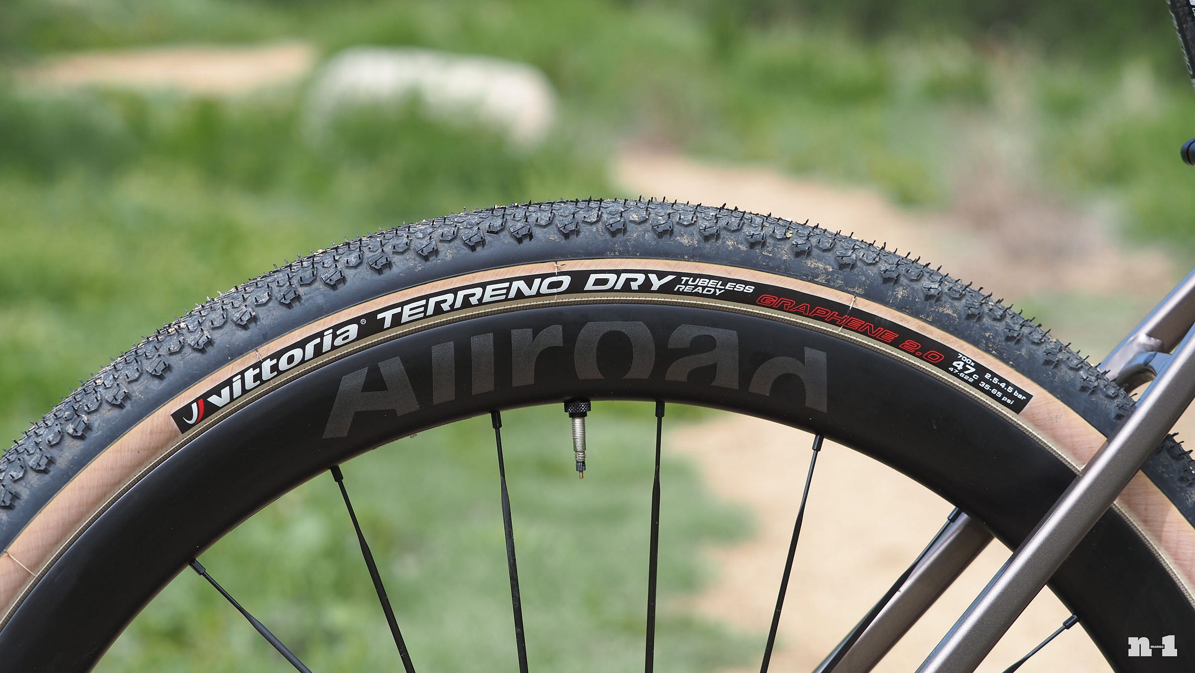 Vittoria Terreno Dry tires mounted on Mavic Allroad SL Carbon wheels