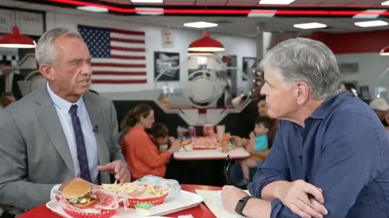 RFK Jr. & Sean Hannity Eat At Steak 'N Shake: VIDEO - Comic Sands